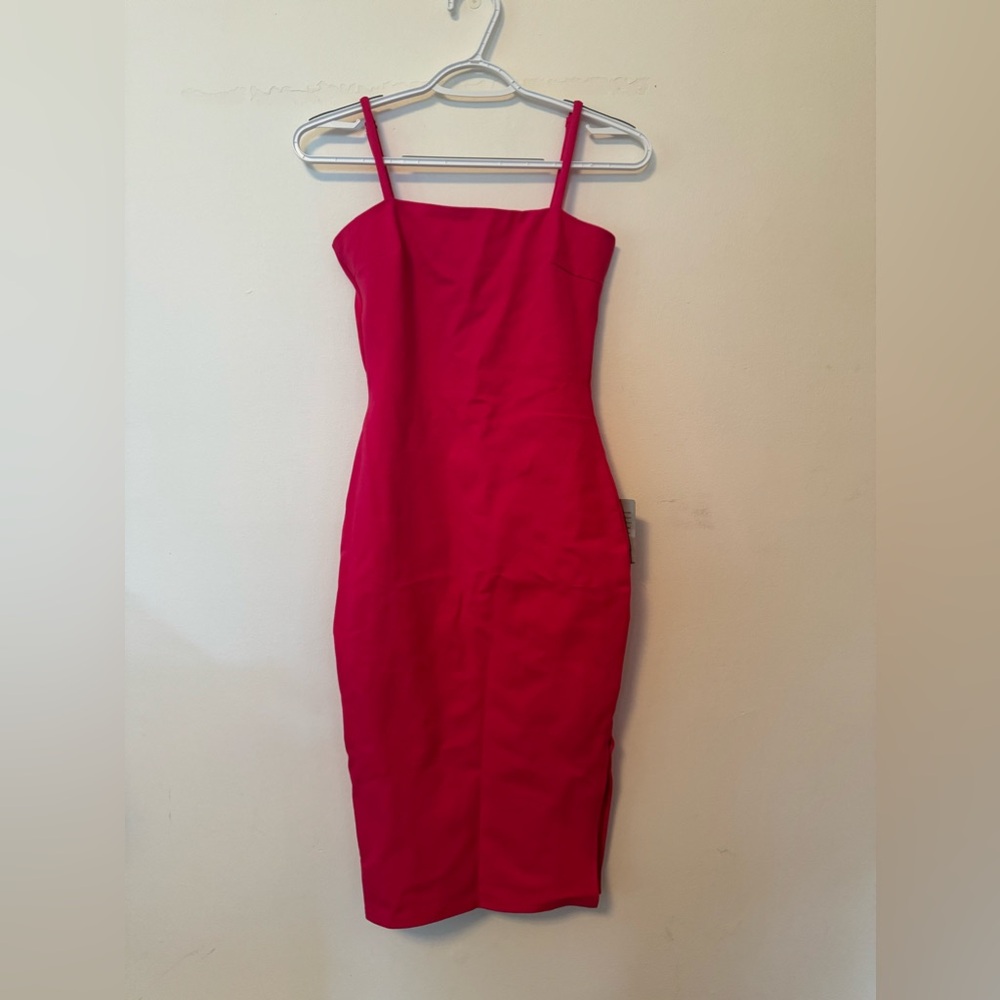 Gorgeous pink NWT Lulus dress! Size XS, w/stretch purchased Nordstrom.